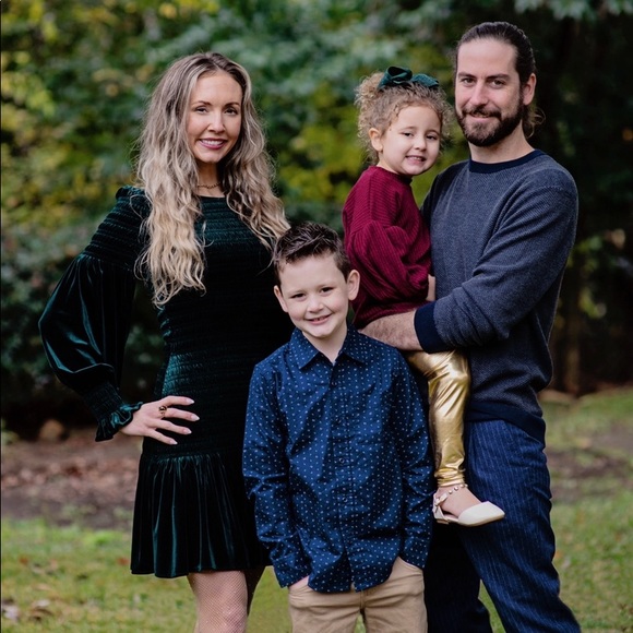 Meet your Posher, Taylor - Picture 2 of 3